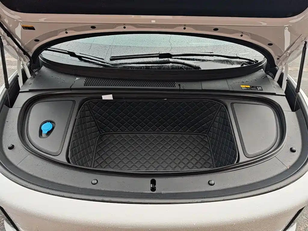 Li Auto i6 2026 2025 2WD Base Model