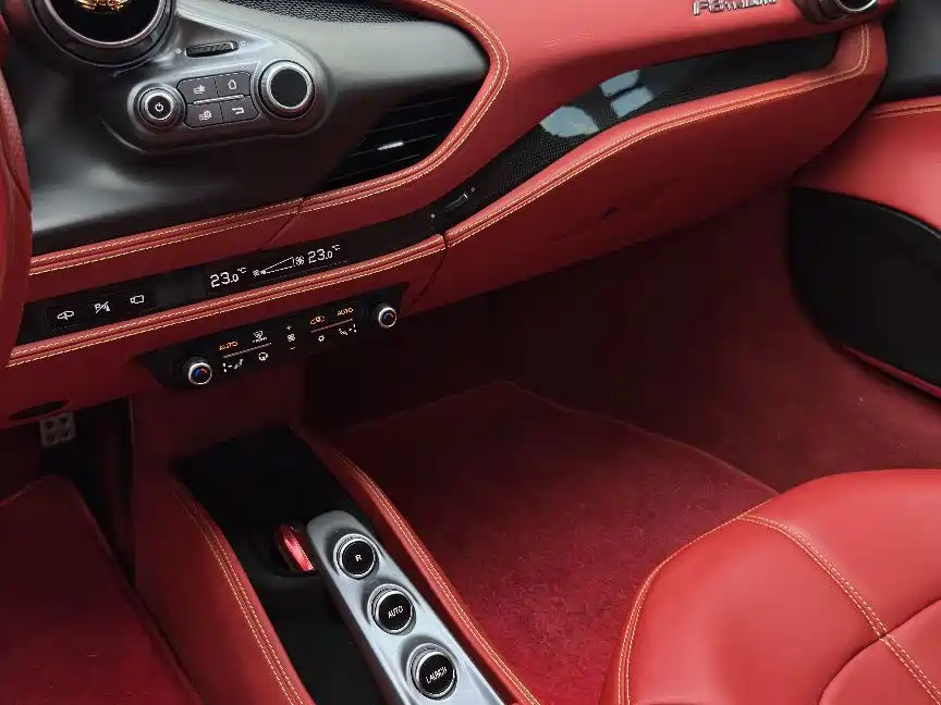 Ferrari F8 2021 2019 Tributo 3.9T V8