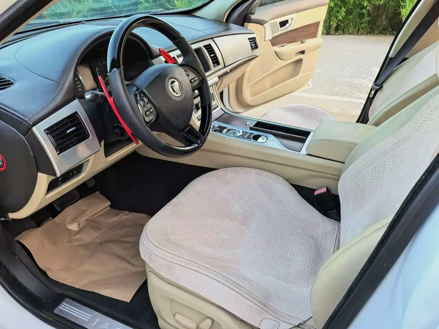 Jaguar XF 2013 2013 XF 2.0T Luxury Edition