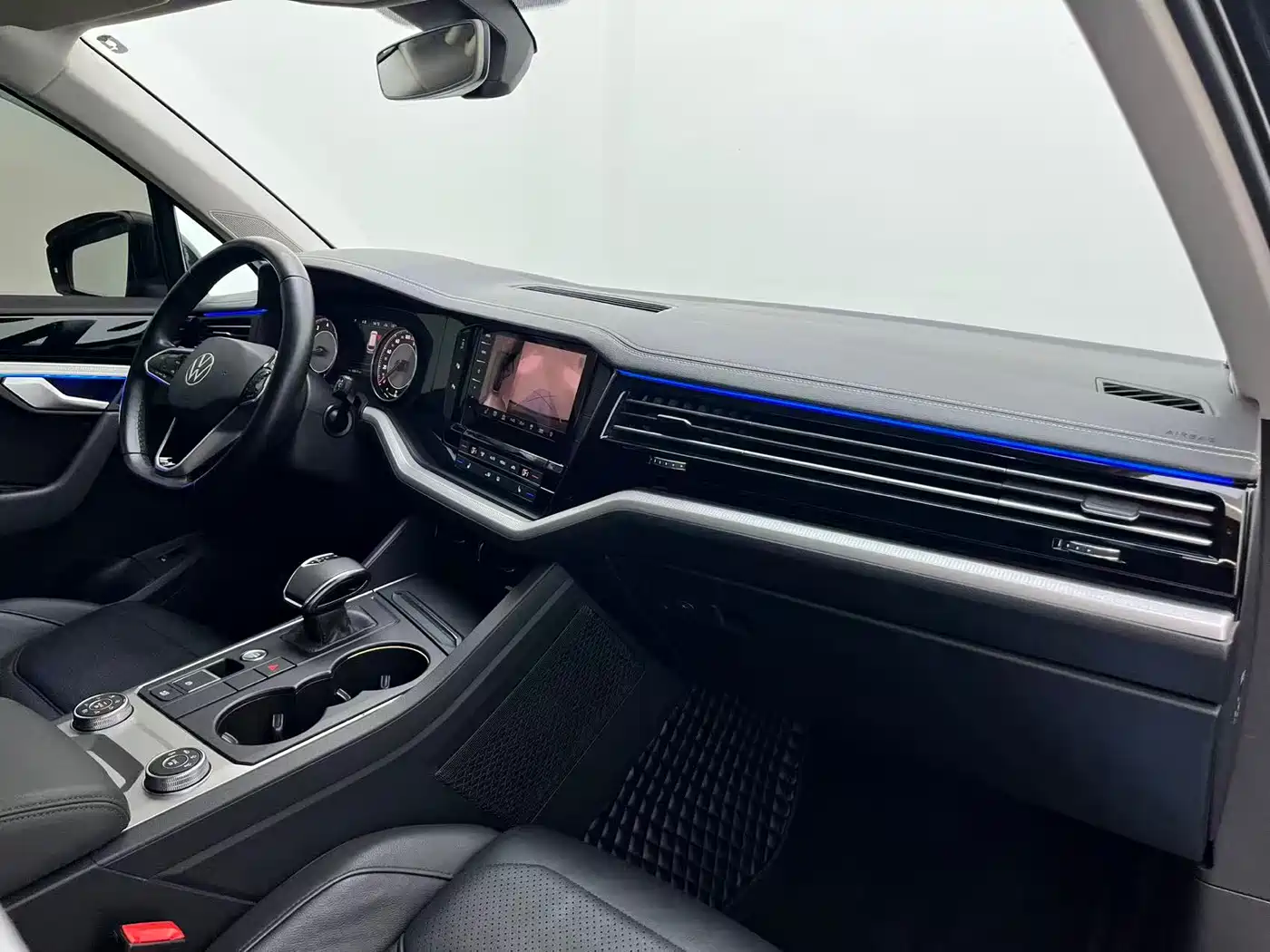 Volkswagen Touareg 2021 2.0TSI Pilot Special Edition фото 15