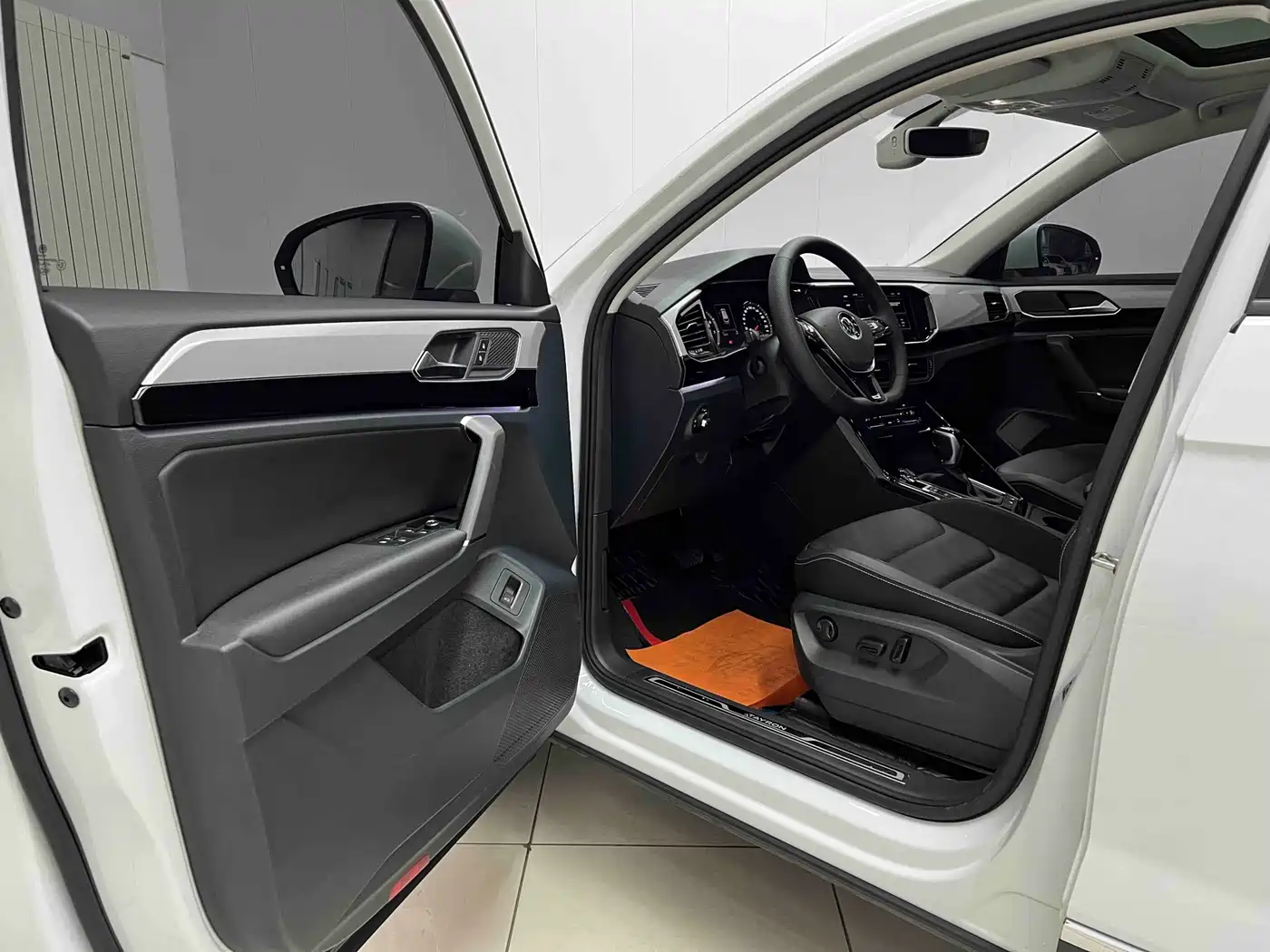 Volkswagen Tayron 2022 280TSI 2WD Luxury Smart Connect Edition фото 7
