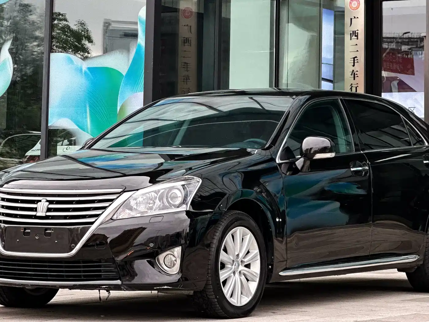 Toyota Crown 2012 2.5L Royal Leather Edition фото 3
