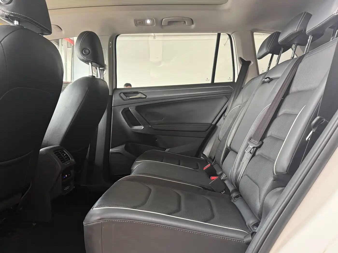 Volkswagen Tiguan L 2021 330TSI Automatic 2WD R-Line Flagship фото 10