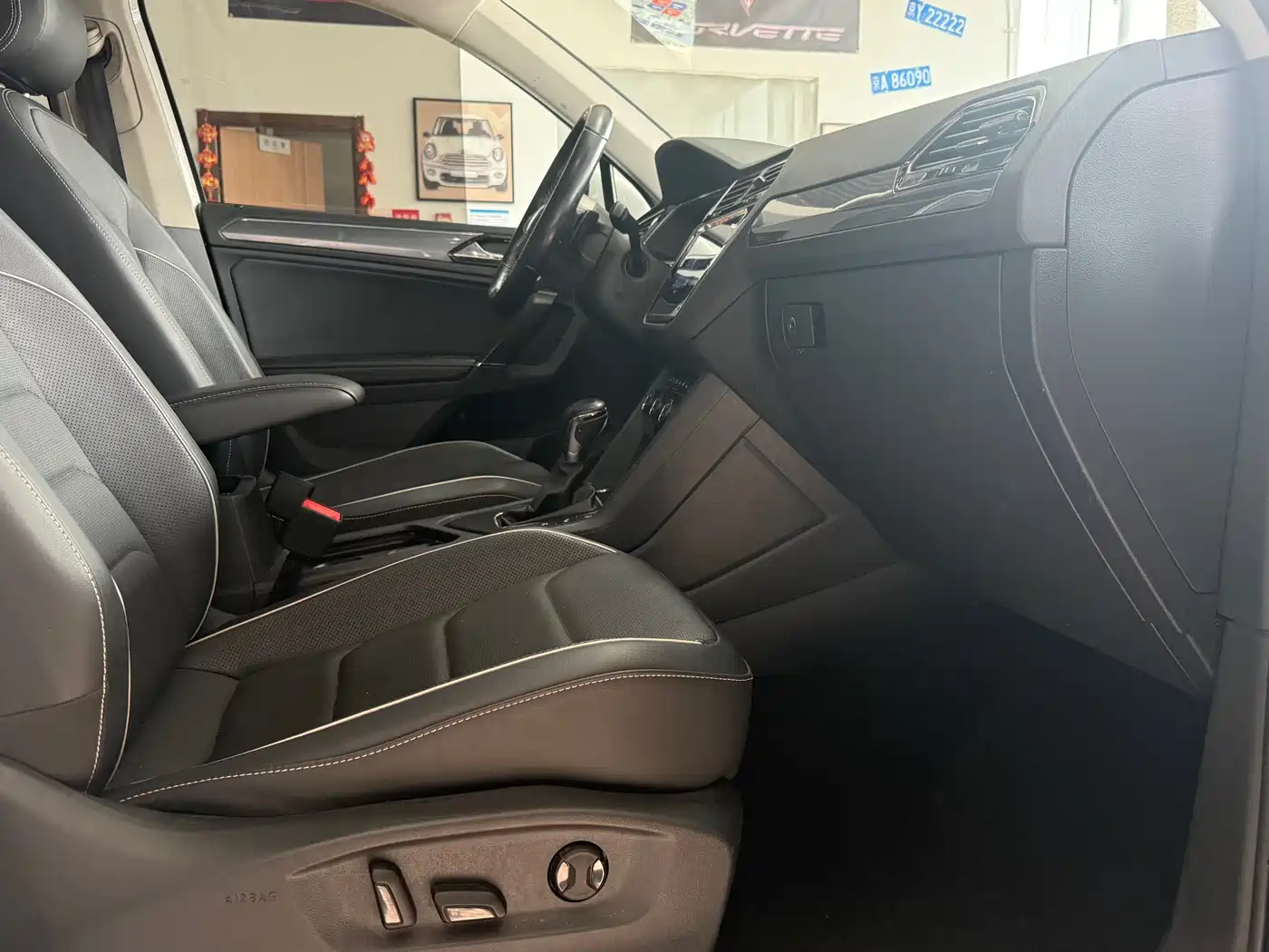 Volkswagen Tiguan L 2021 330TSI Automatic 2WD R-Line Flagship фото 12