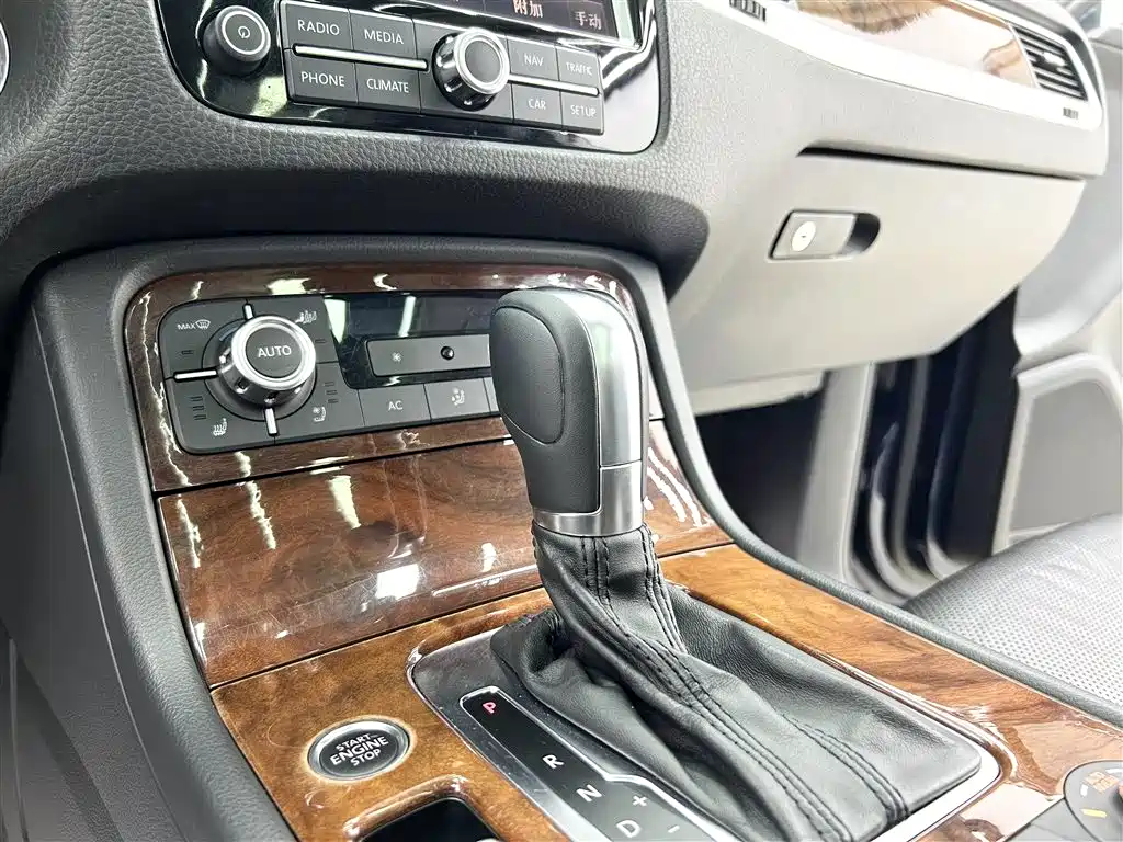 Volkswagen Touareg 2011 3.0TSI Premium фото 17