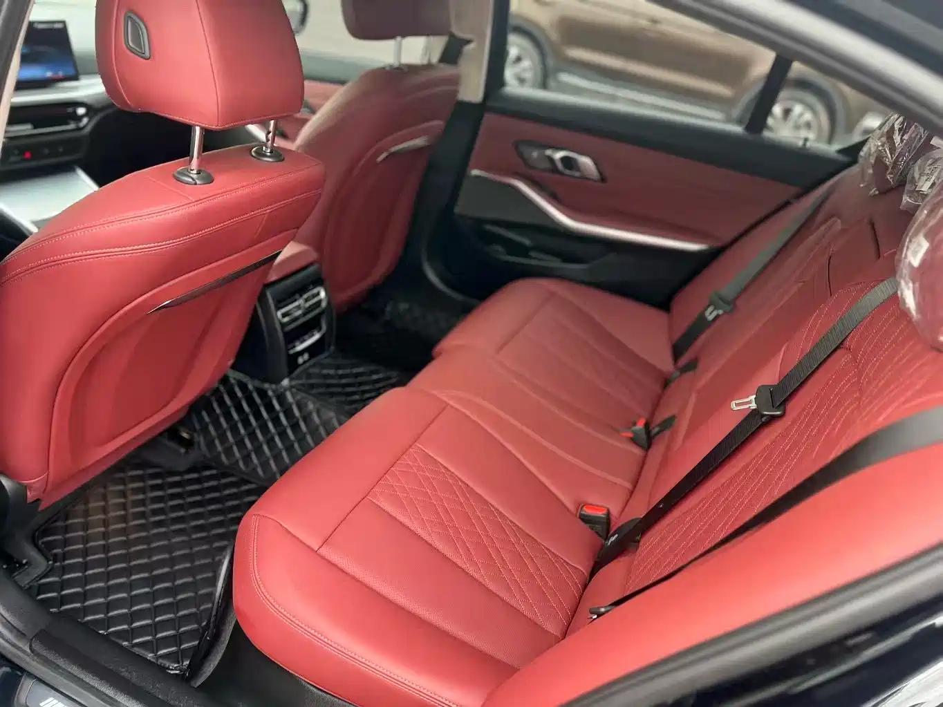 BMW 3 Series 2025 330Li M Sport Night Edition фото 5