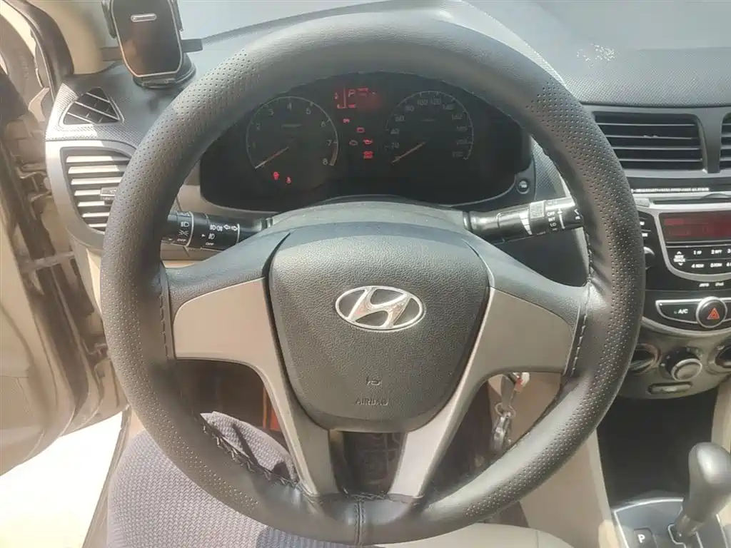 Hyundai Verna 2016 1.4L Automatic Smart GLS фото 11