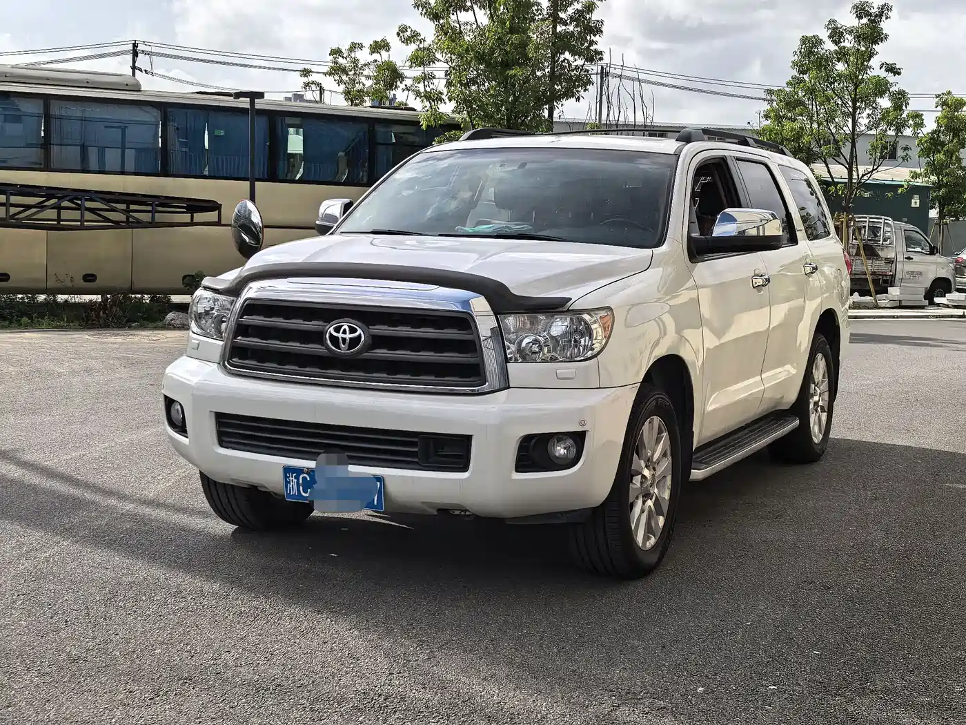Toyota Sequoia 2010 5.7 Platinum Edition фото 3