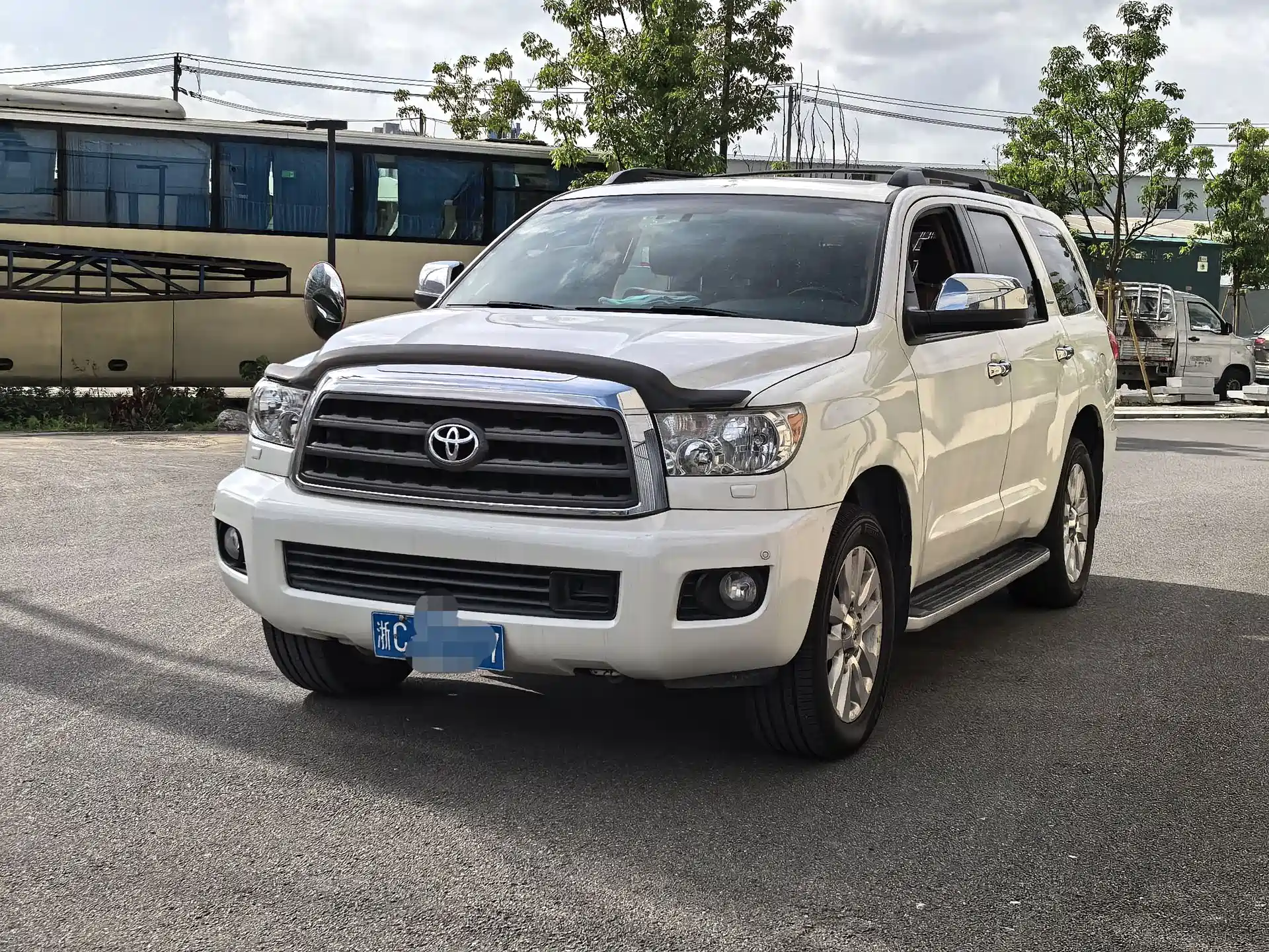Photo 3 - Toyota Sequoia