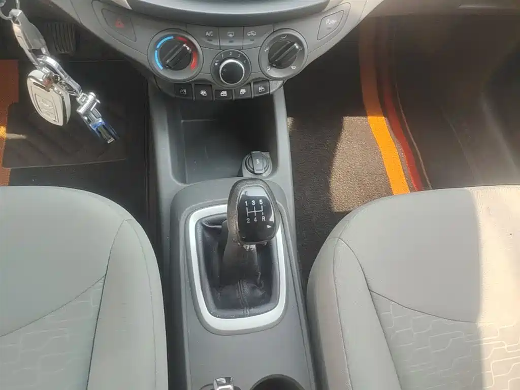 Chevrolet Sail 2015 Sail 3 1.3L Manual Ideal Edition фото 14