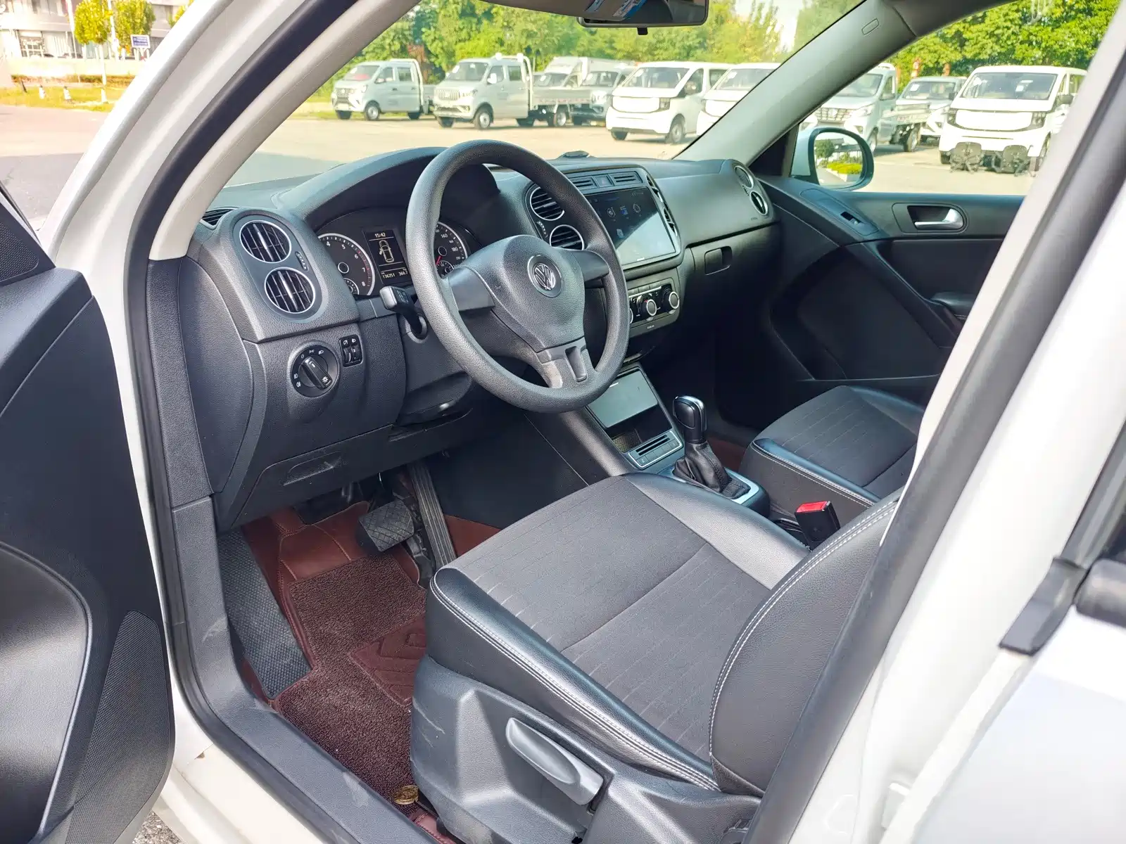 Photo 8 - Volkswagen Tiguan