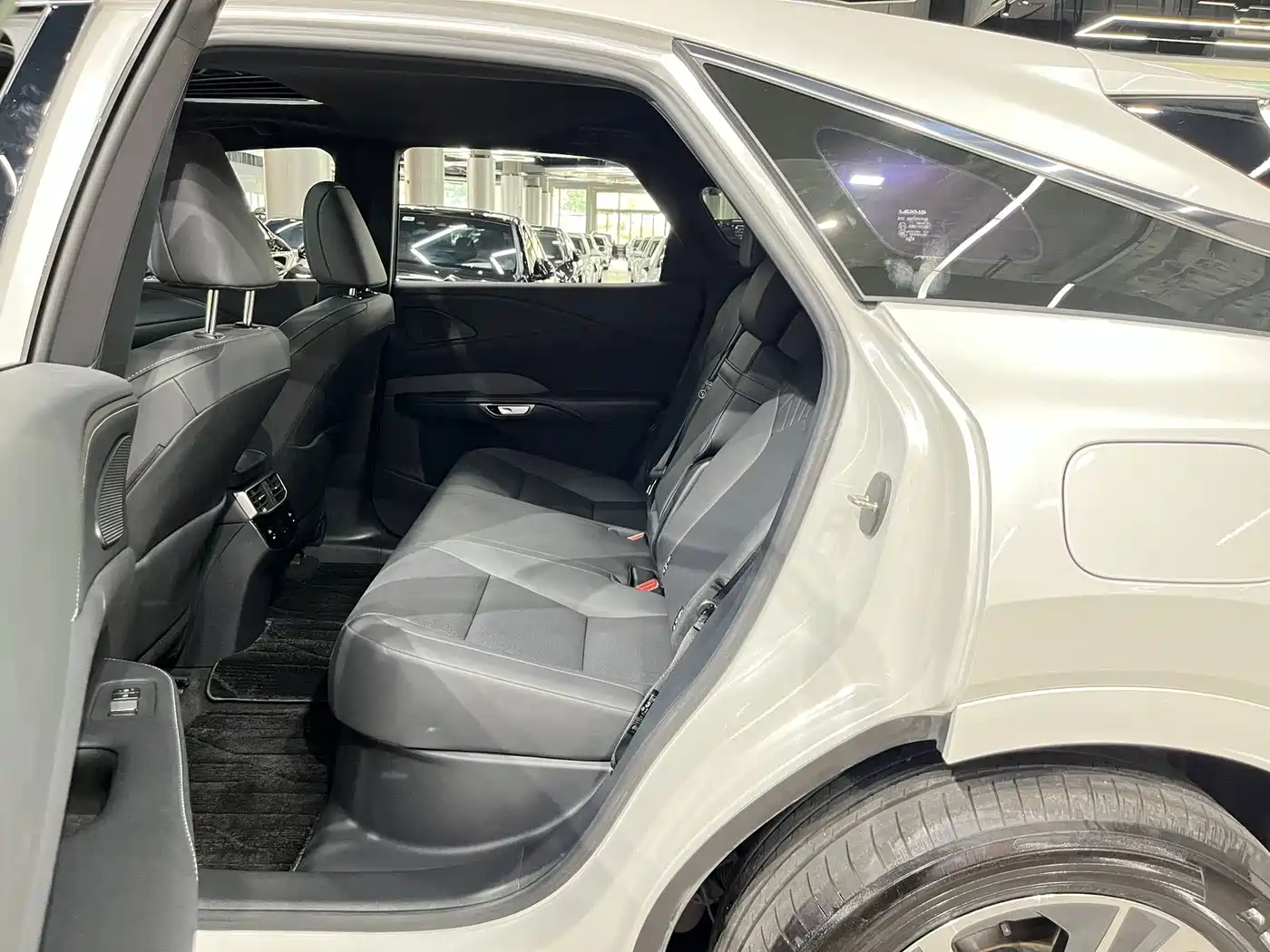 Lexus RX 2025 2025 300 4WD Premium Edition