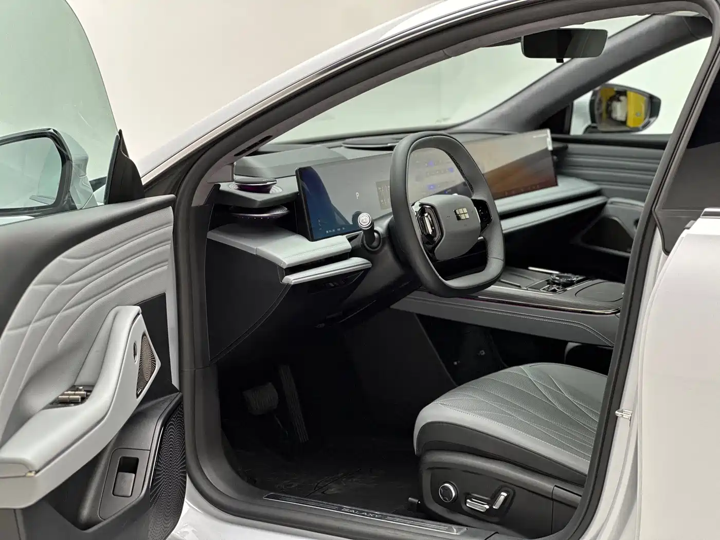 Geely Galaxy Galaxy E8 2025 2025 700km Long Voyage Smart Drive Edition