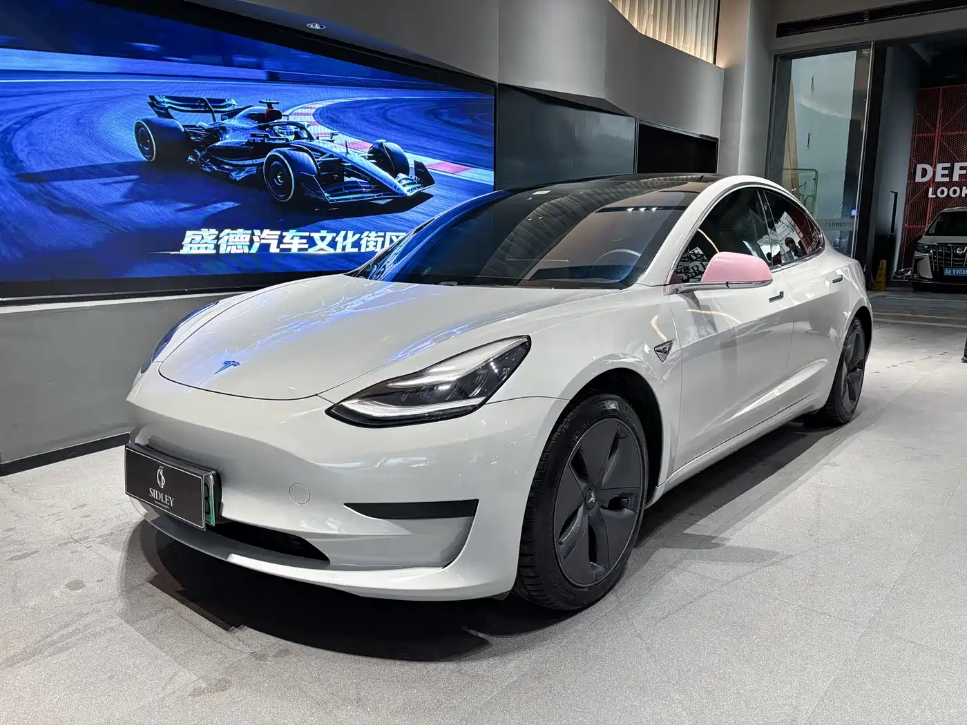 TESLA MODEL 3