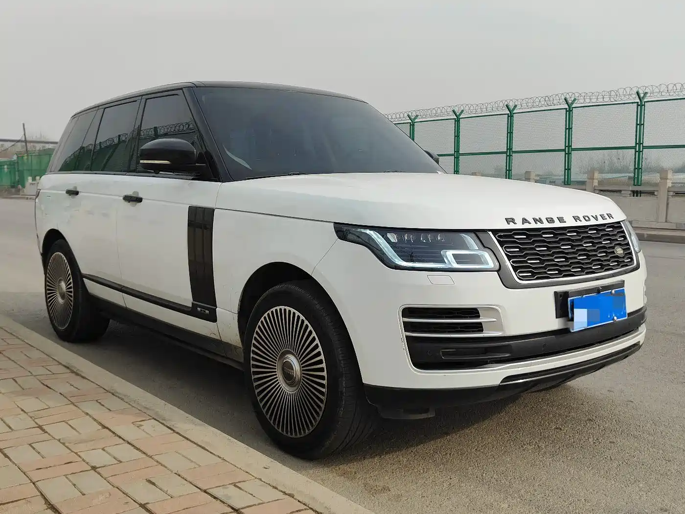 Land Rover Range Rover 2015 3.0 TDV6 Vogue фото 3