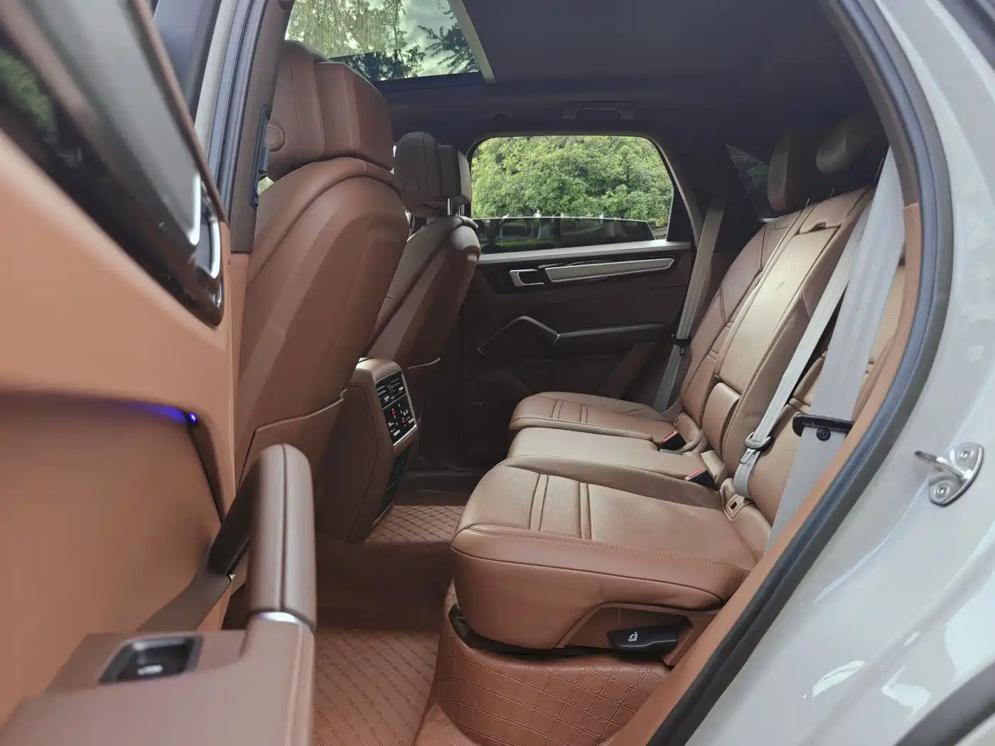 Porsche Cayenne New Energy 2023 Cayenne E-Hybrid 2.0T Platinum Edition фото 18