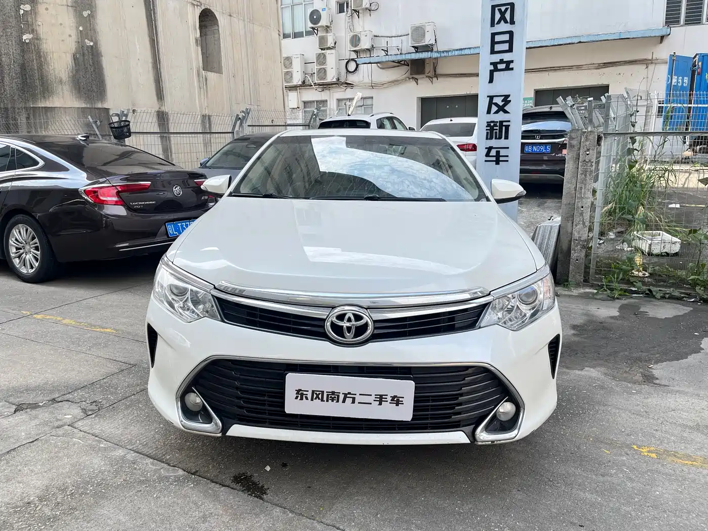 Toyota Camry 2016 2.0G 10th Anniversary Leading Edition фото 2