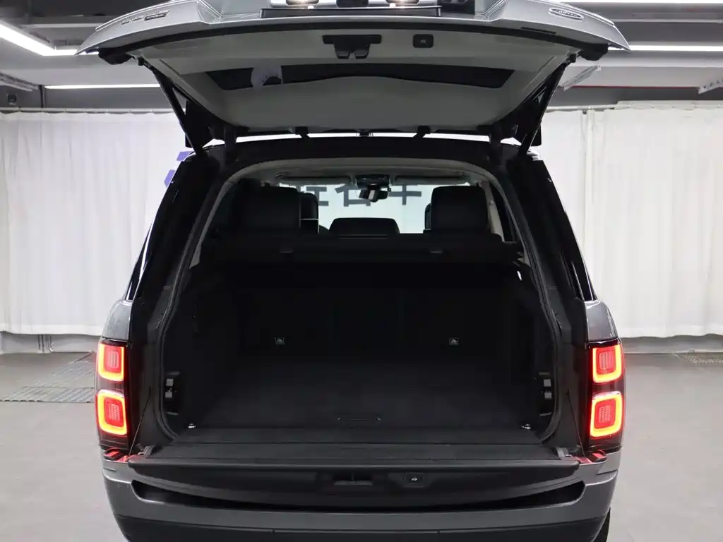 Land Rover Range Rover 2021 2021 3.0 L6 Heritage Extended Classic Edition