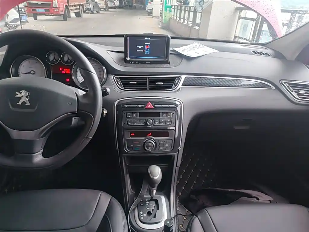 Peugeot 308 2014 Model Joy Edition Classic 1.6L Automatic Superior Style фото 13