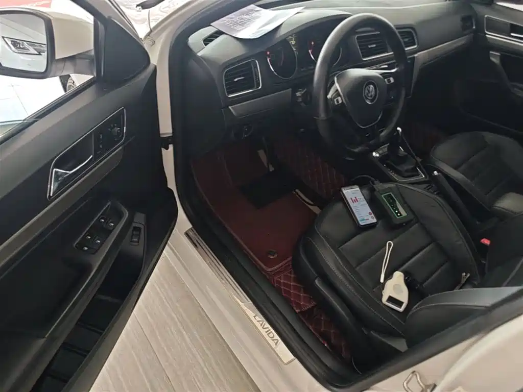 Volkswagen Lavida 2017 1.6L Automatic Comfort Edition фото 16