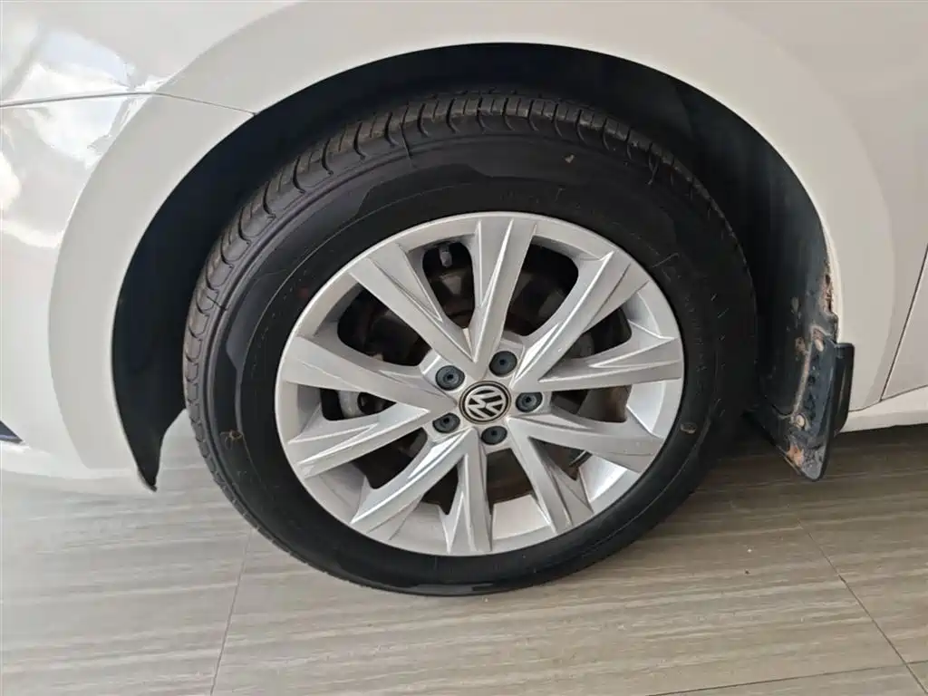 Volkswagen Lavida 2017 1.6L Automatic Comfort Edition фото 23
