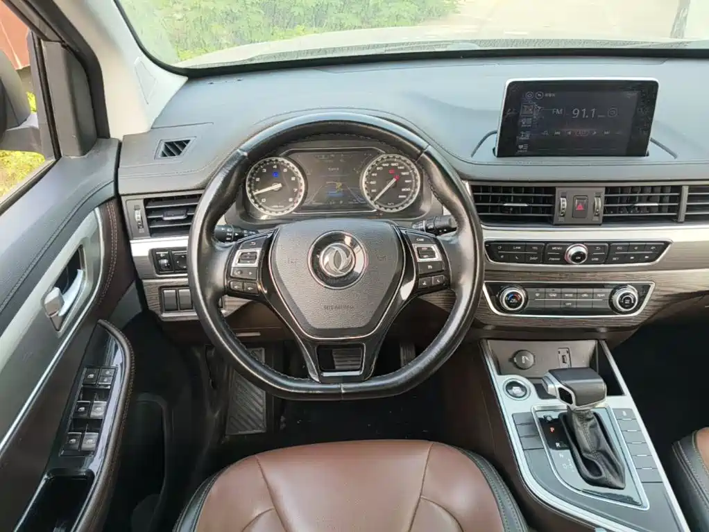 Photo 11 - Dongfeng Fengxing Jingyi X6