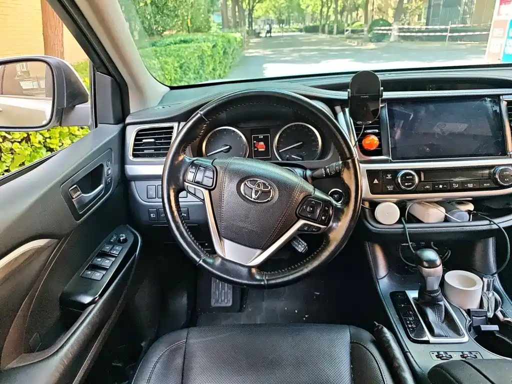 Фото 3 - Toyota Highlander