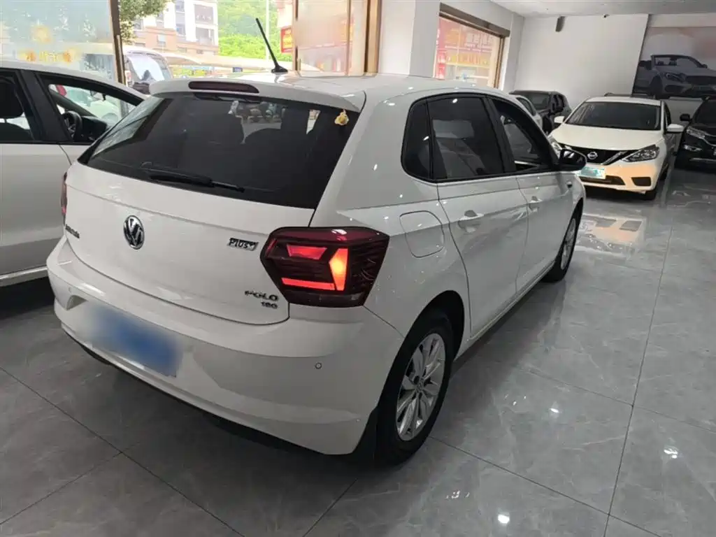 VOLKSWAGEN POLO