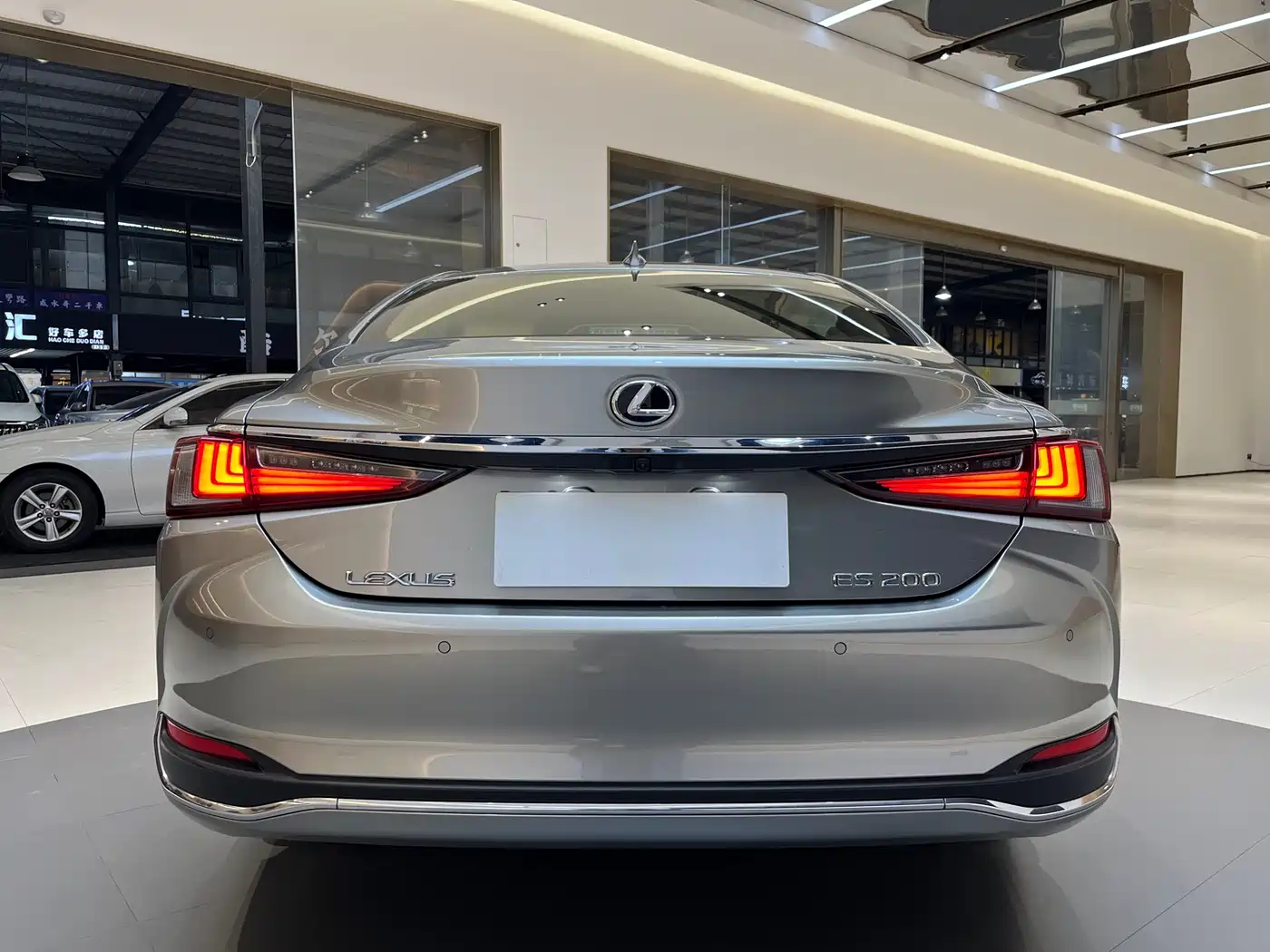 Lexus ES 2023 200 Excellence Edition фото 5