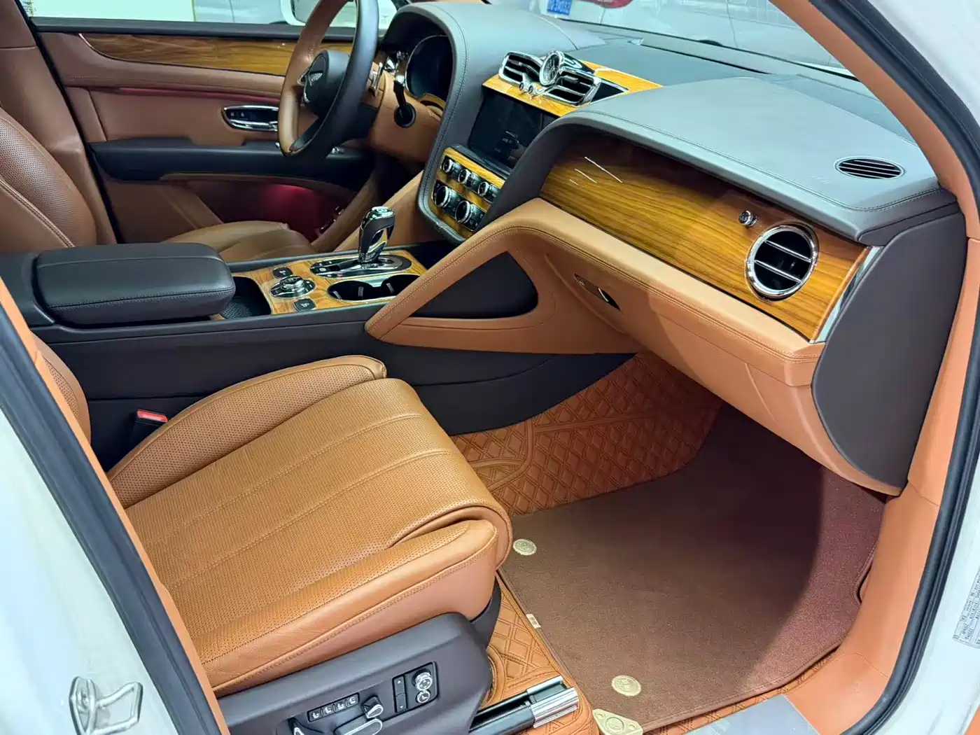 BENTLEY TIMYUE PLUG-IN HYBRID