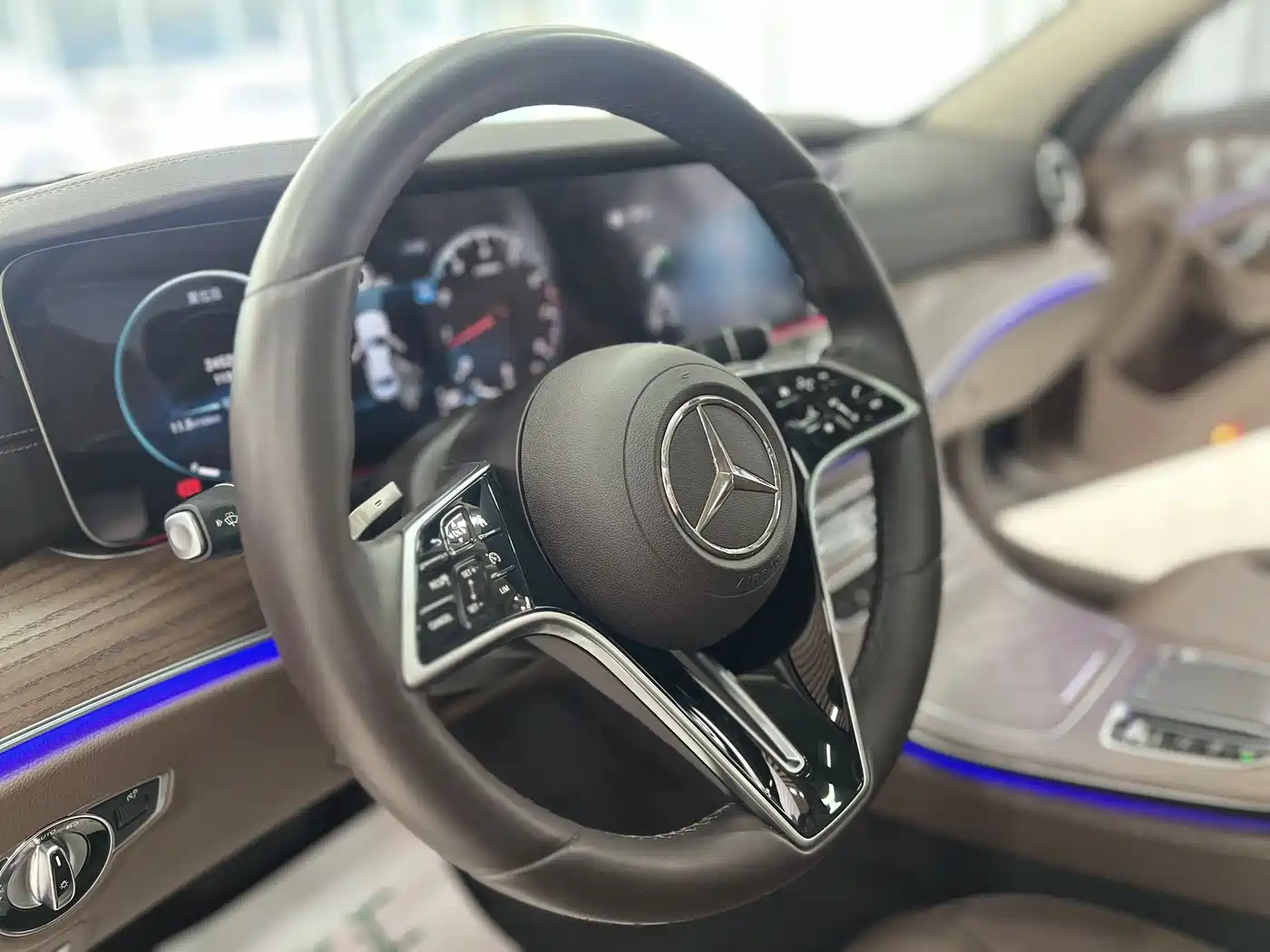 Mercedes-Benz E-Class 2023 E 300 L Fashion фото 9