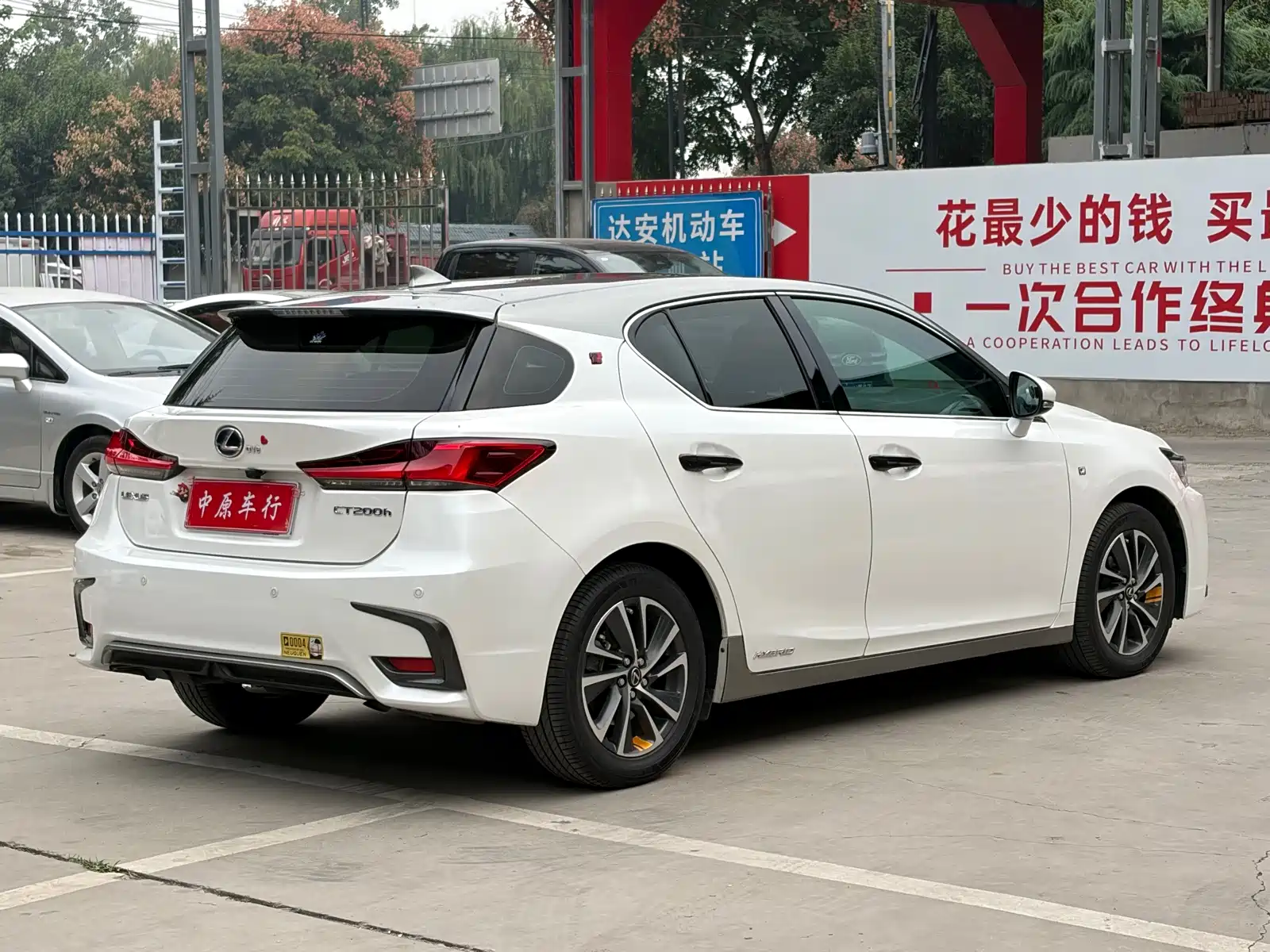 Фото 17 - Lexus CT