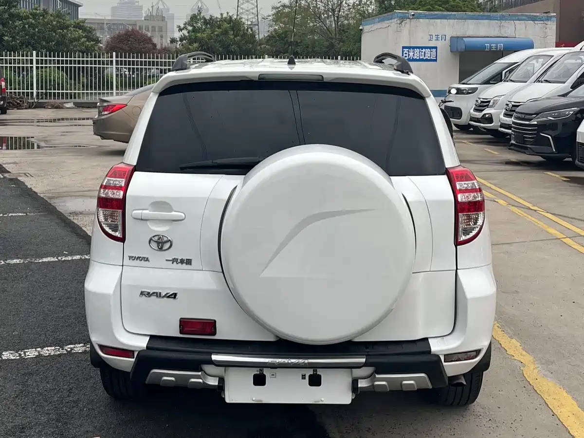 Toyota RAV4 Rongfang 2013 Special Edition 2.0L Auto Classic фото 5