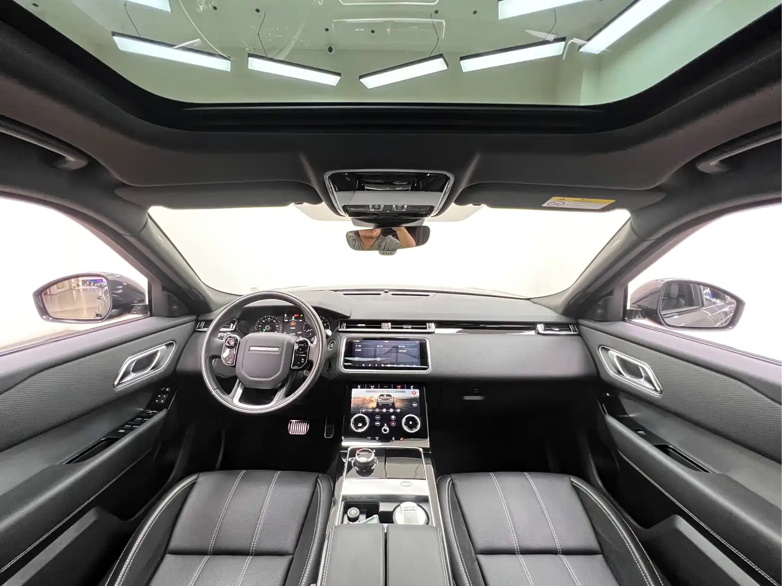 Фото 11 - Land Rover Range Rover Velar