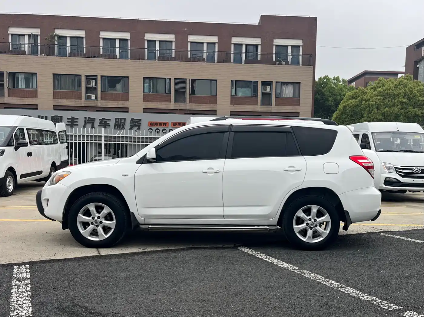 Toyota RAV4 Rongfang 2013 Special Edition 2.0L Auto Classic фото 7