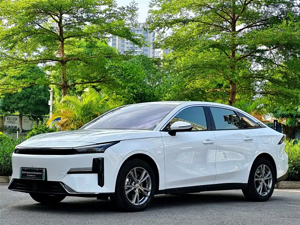 Geely Galaxy Galaxy L6 2025 EM-i 140km Voyage Edition фото 2