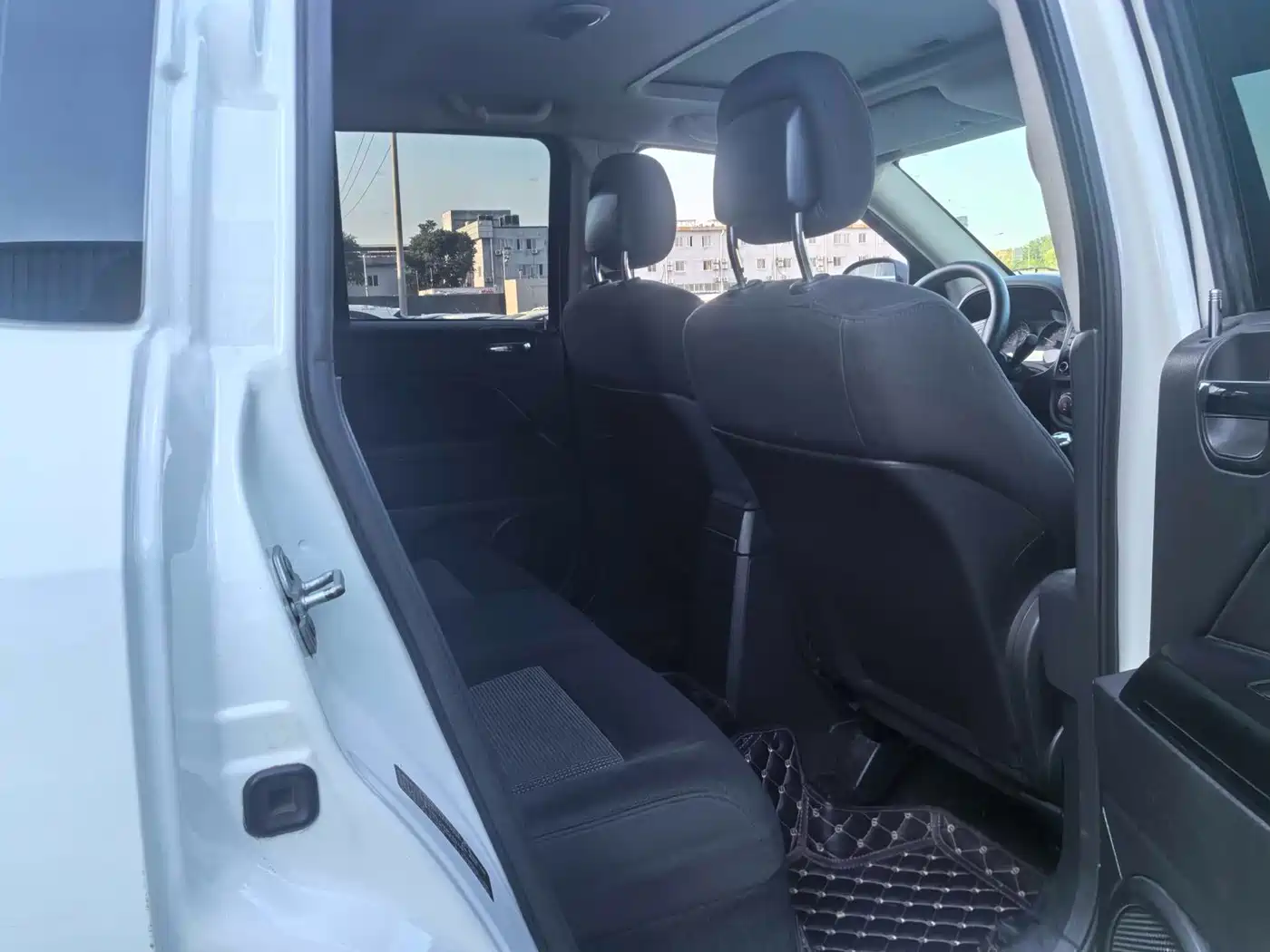 Jeep Compass (Import) 2015 2015 2.0L 2WD Sport