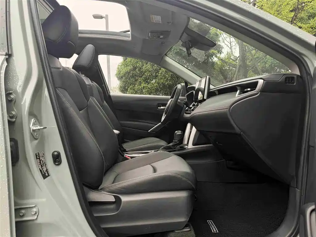 Toyota Corolla Cross 2022 2.0L Flagship Edition фото 5