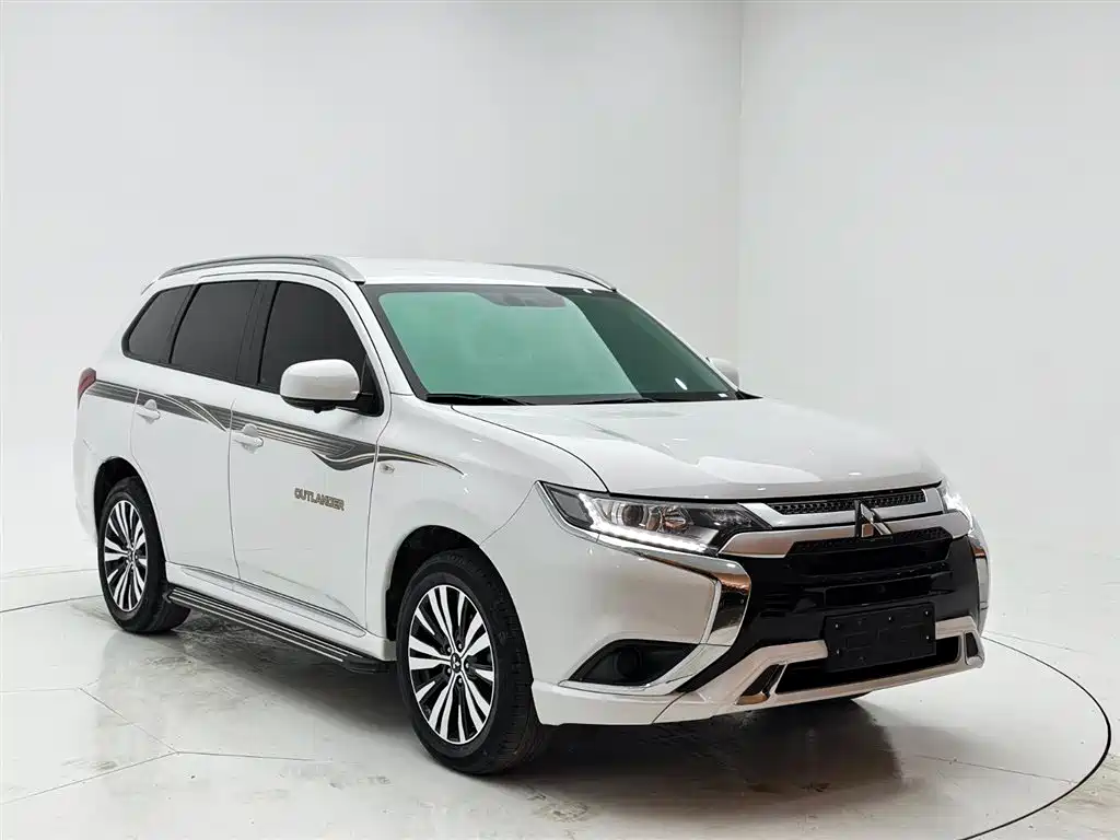 Mitsubishi Outlander 2021 2.0L 2WD Smooth Ride Version 5-Seater фото 3