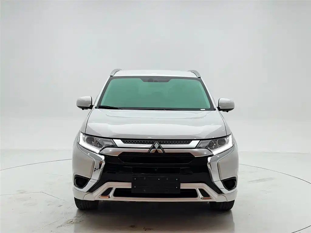 Mitsubishi Outlander 2021 2.0L 2WD Smooth Ride Version 5-Seater фото 2