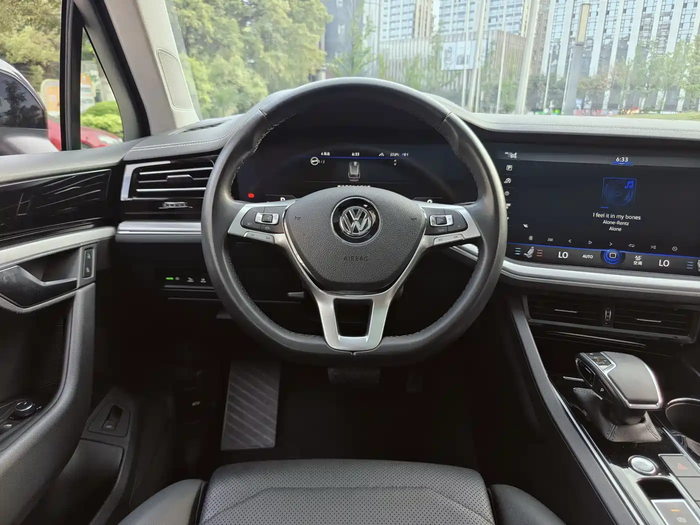 VOLKSWAGEN TOUAREG