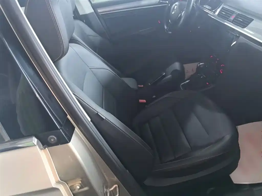 Volkswagen Bora 2017 1.6L Automatic Comfort фото 25