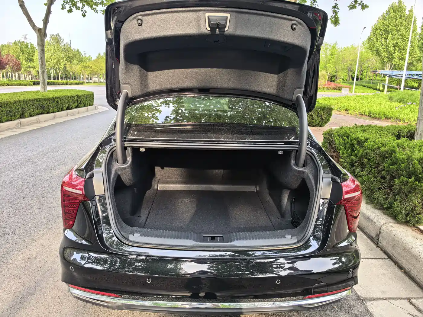 Hongqi H5 2023 2.0T Auto Smart Connect Flag Enjoy фото 27