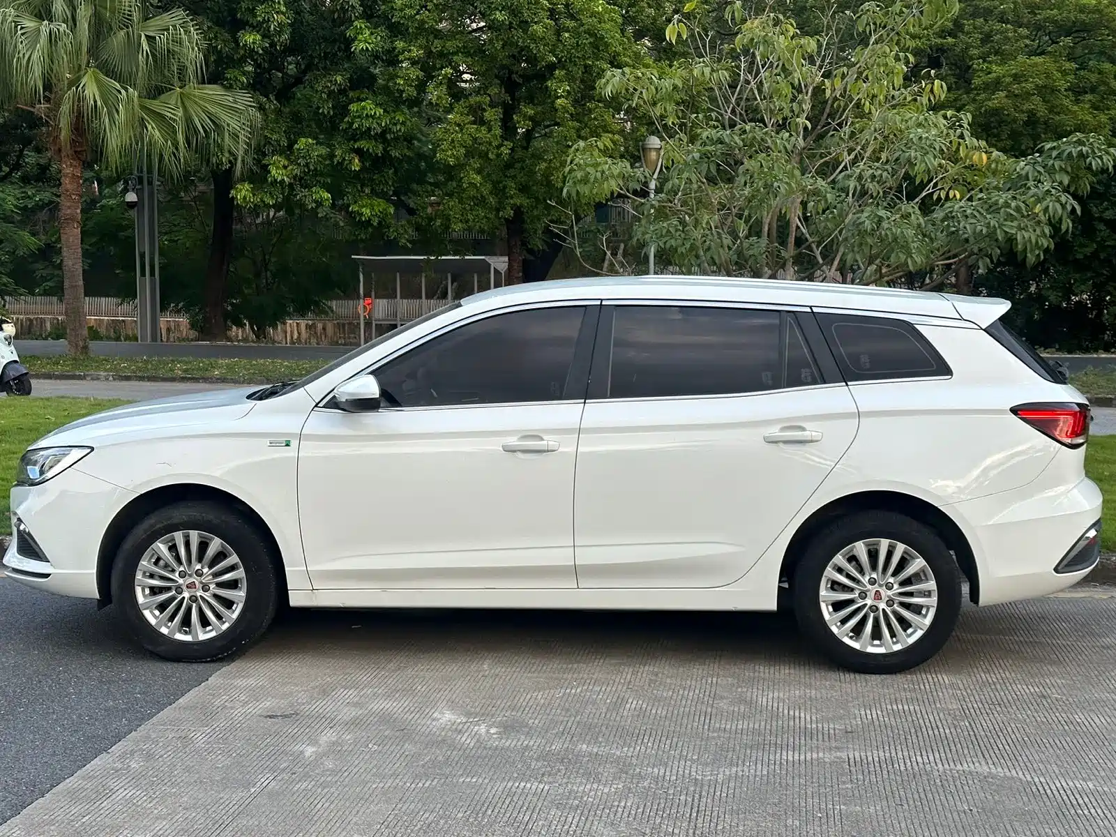 Фото 4 - Roewe Ei5