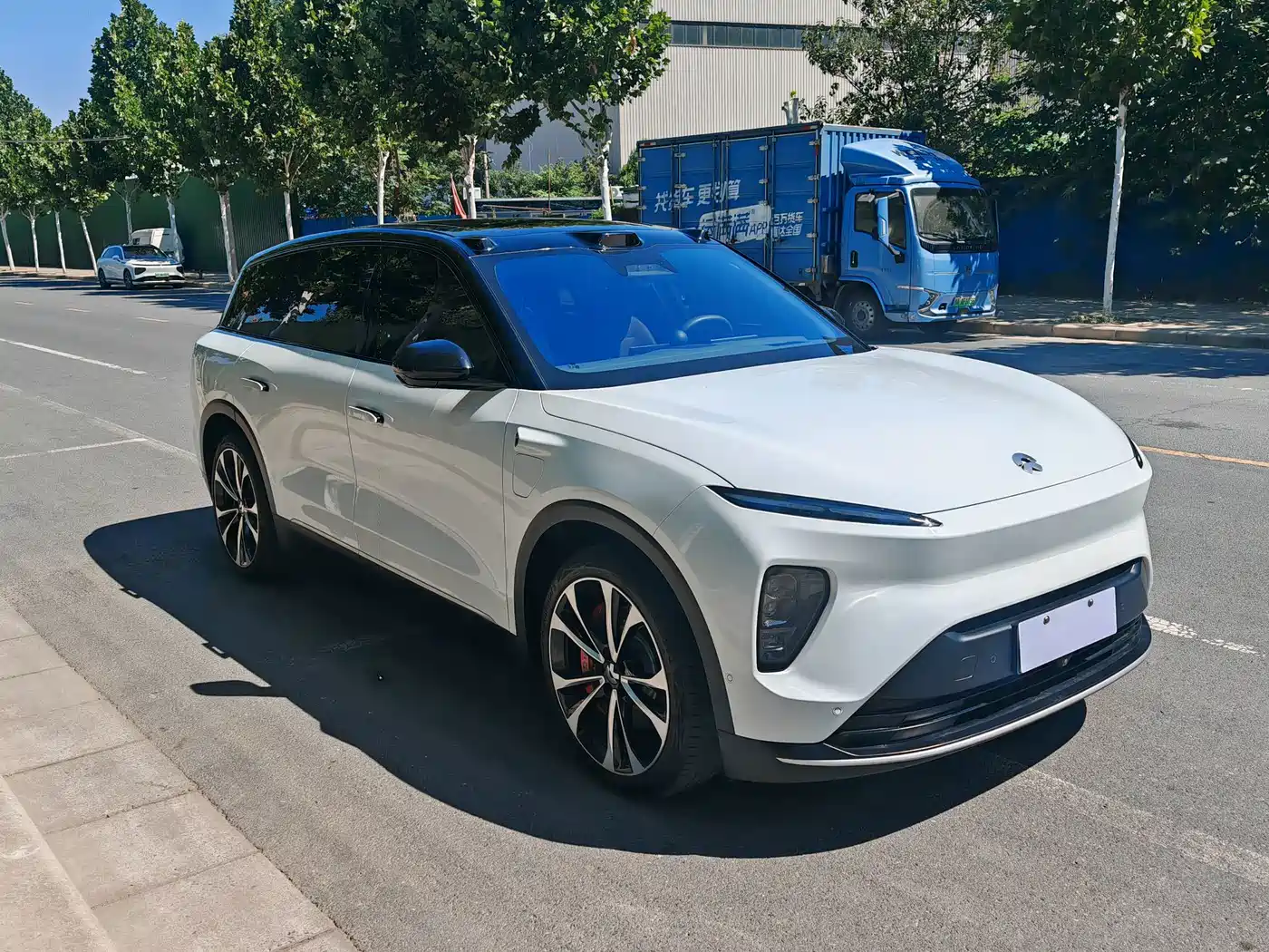 Фото 3 - NIO ES8