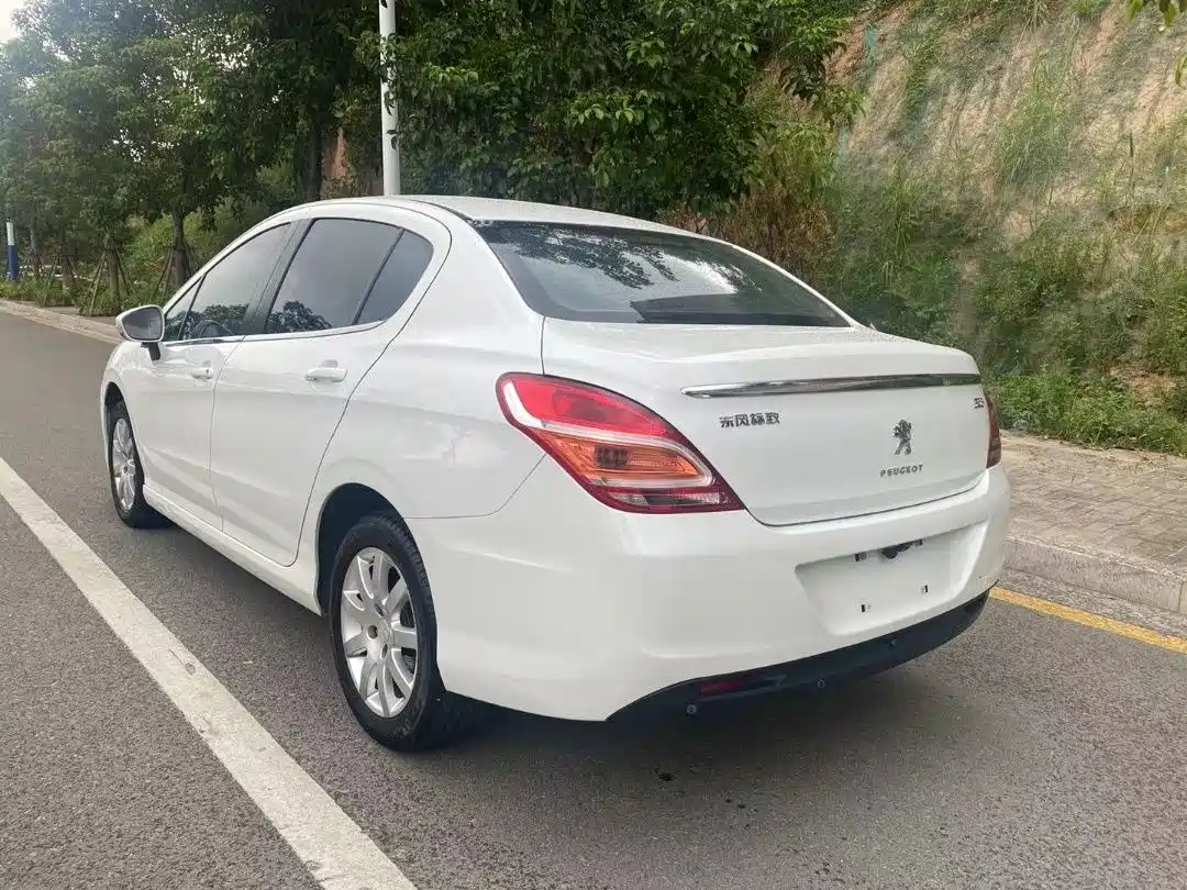 Peugeot 308 2014 Model Joy Edition Classic 1.6L Automatic Superior Style фото 6