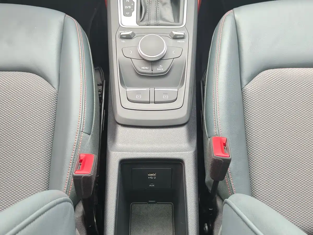 Photo 23 - Audi Q2L