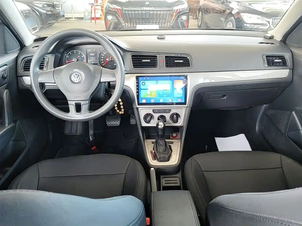 Volkswagen Lavida Tour 2013 1.6L Automatic Trend Style фото 10