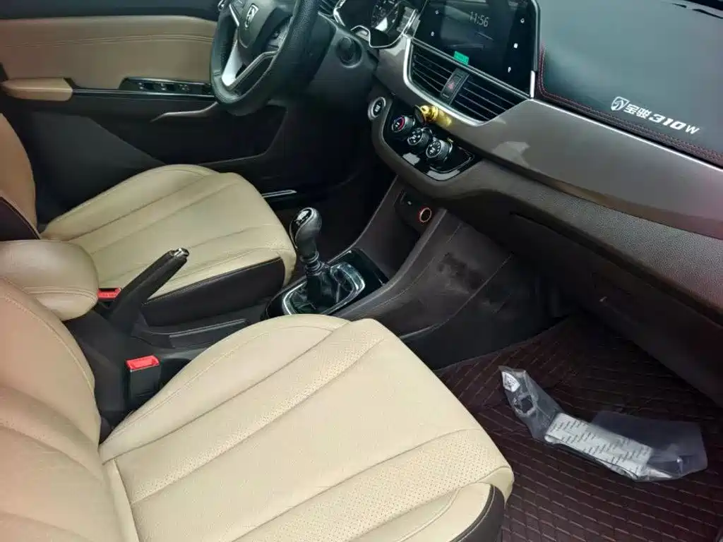 Baojun 310W 2018 2017 1.5L Manual Luxury China V