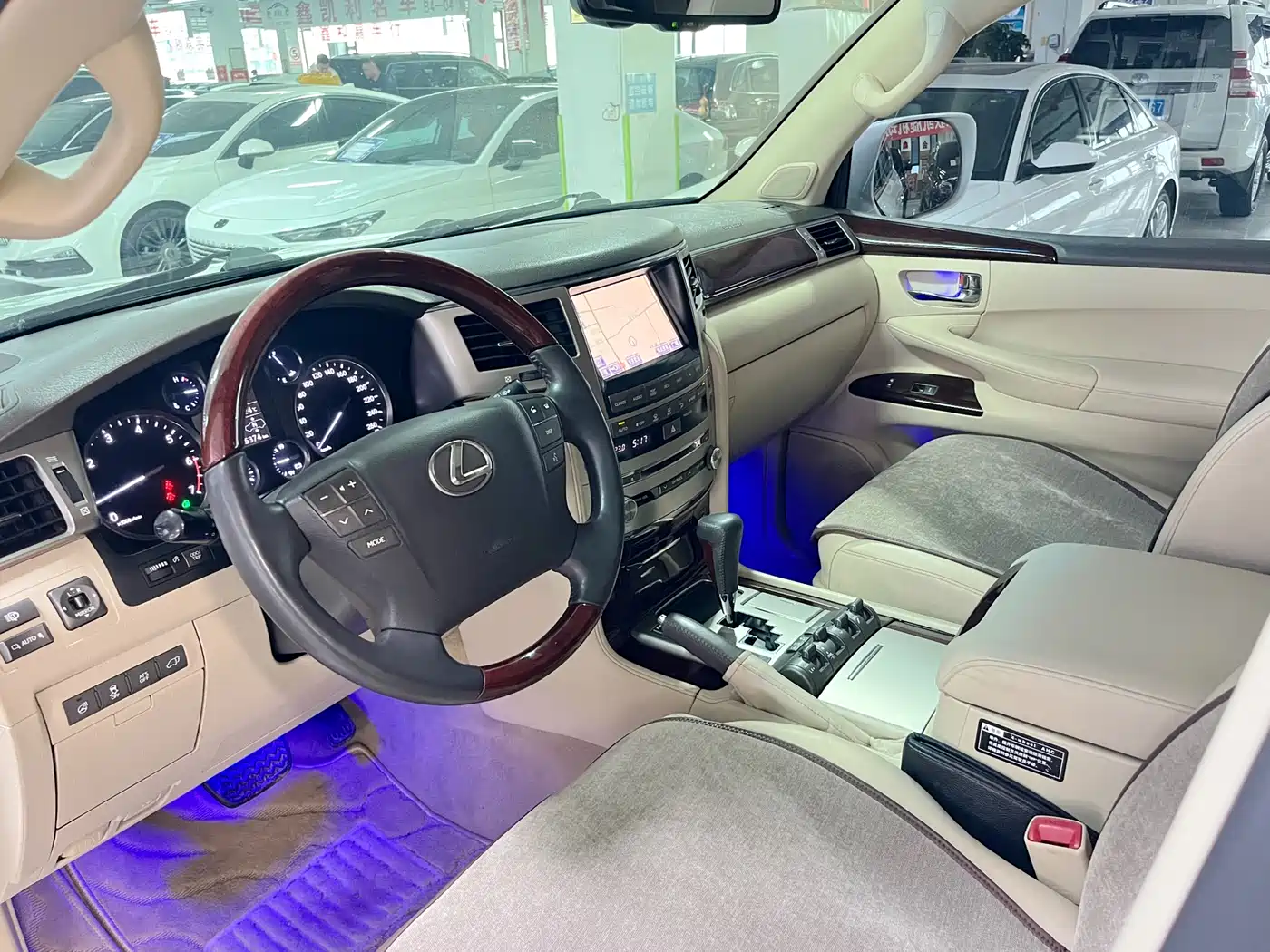 Lexus LX 2012 Model 570 фото 7